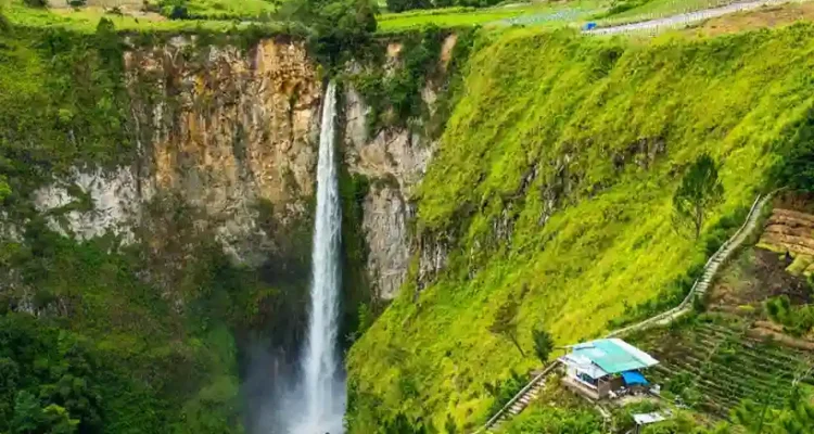 Air Terjun Sipiso-Piso