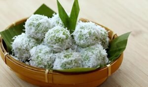 Resep Klepon: Jajanan Pasar Tradisional yang Manis, Kenyal, dan Tak Lekang Waktu