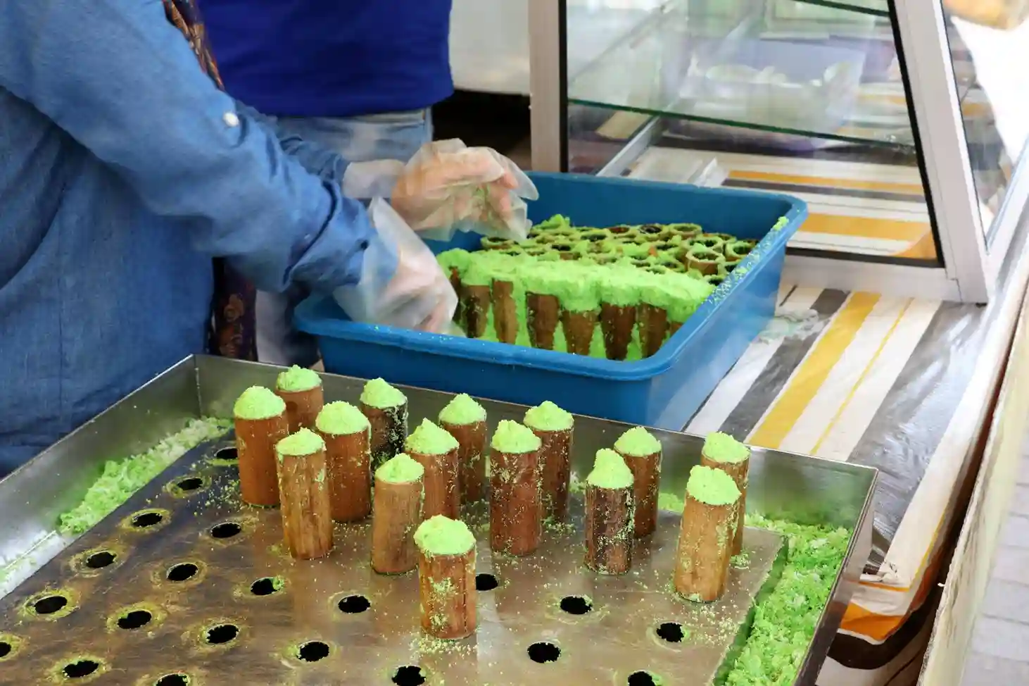Resep Putu Bambu Jajanan Tradisional dengan Aroma Nusantara
