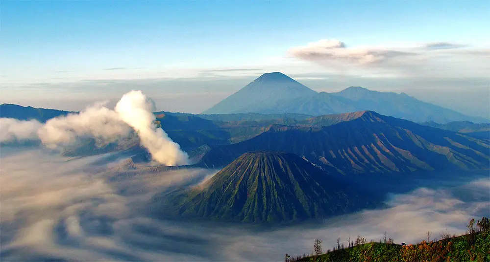 Wisata Alam Terpopuler Di Indonesia, Dari Gunung, Laut, Hingga Danau yang Memikat