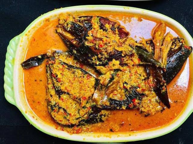 Resep Ikan Sale Kuah Santan, Gurih Berempah dengan Aroma Asap yang Menggoda