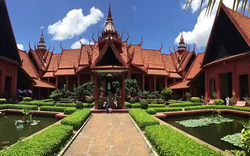 Tuol Sleng dan Museum Nasional, Dua Wajah Sejarah Kamboja